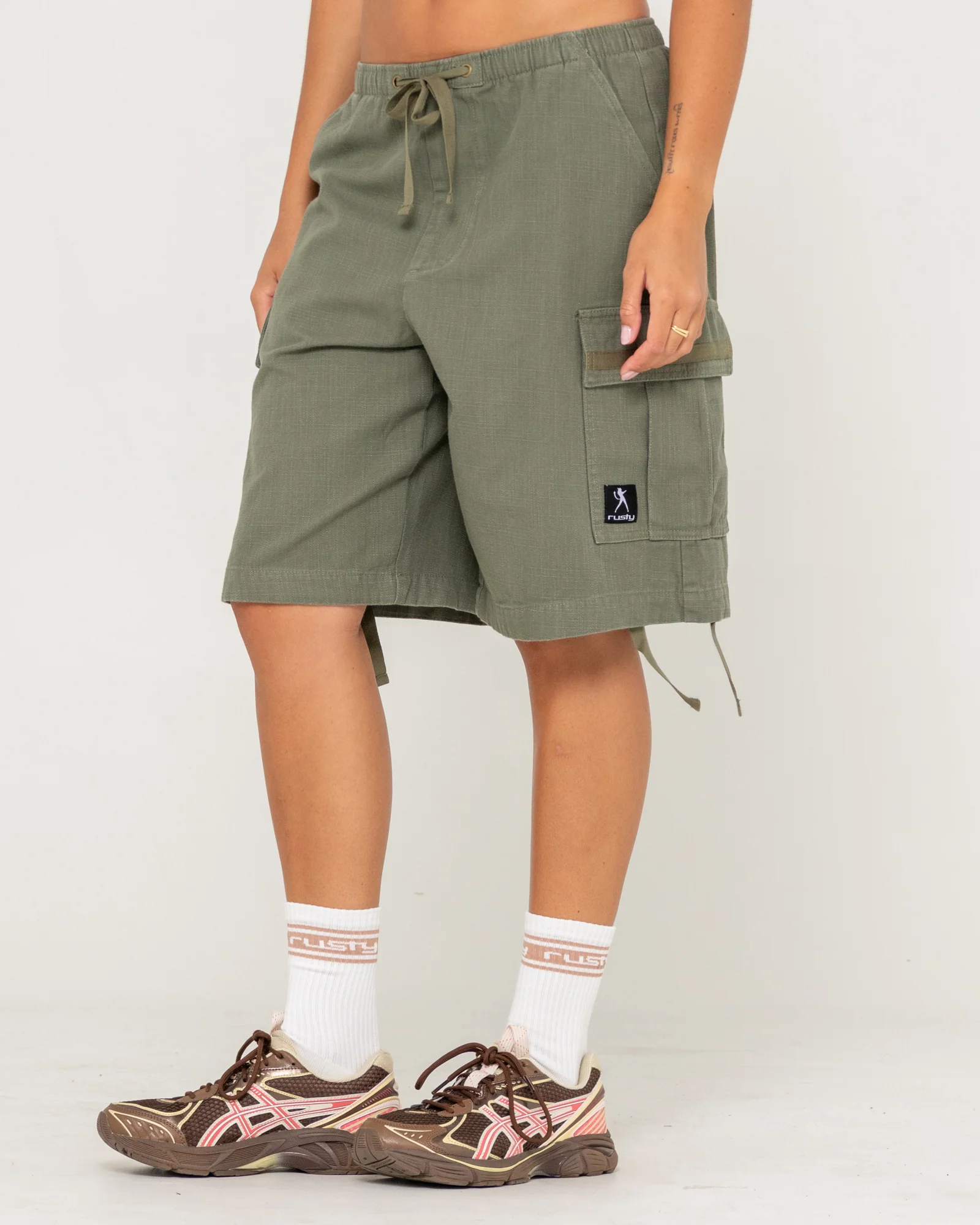 Bermuda Rusty River Low Rise Baggy Cargo Short Shadow Army - Image 3
