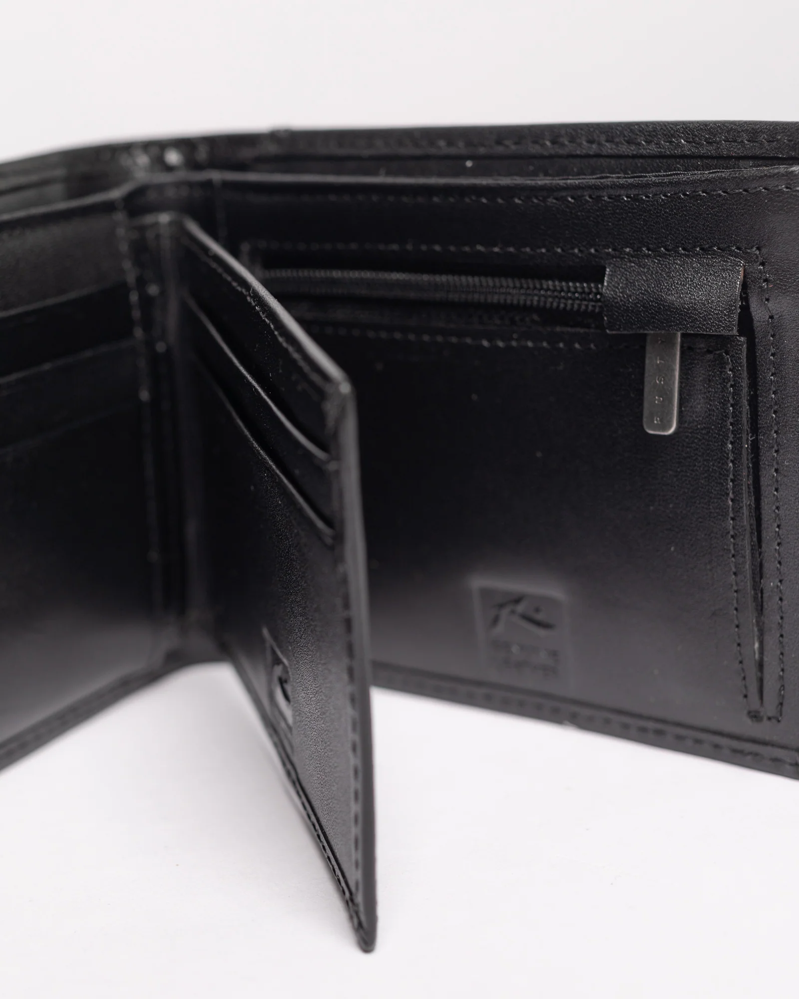 Billetera Rusty High River 2 Leather Negra - Image 7
