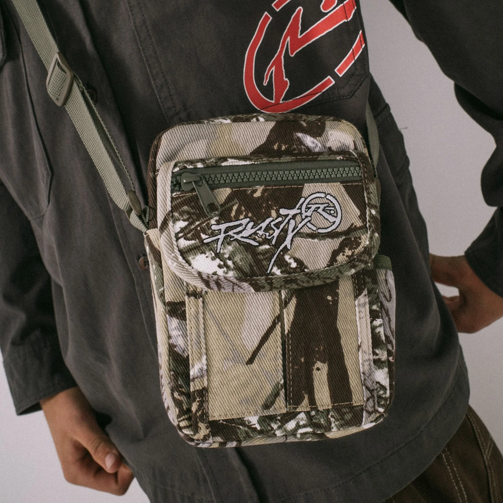 Bolso Rusty Rambo Camo Crossbody Bag Camo 1 - Image 2
