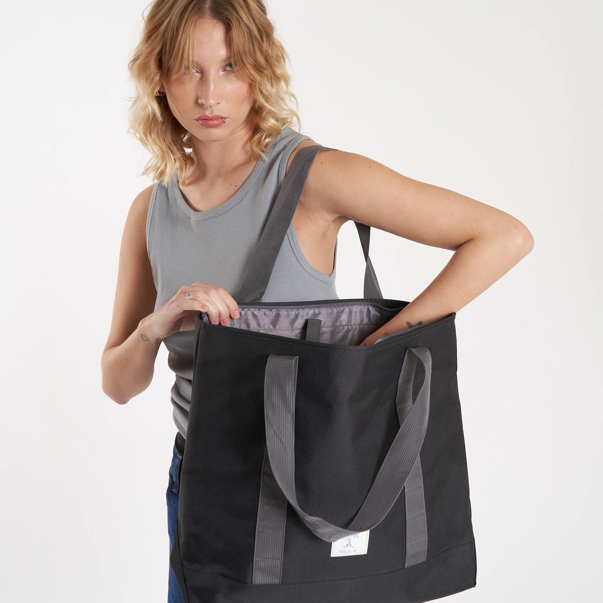 Bolso Vulk Dorian Bag Dark Grey - Image 6