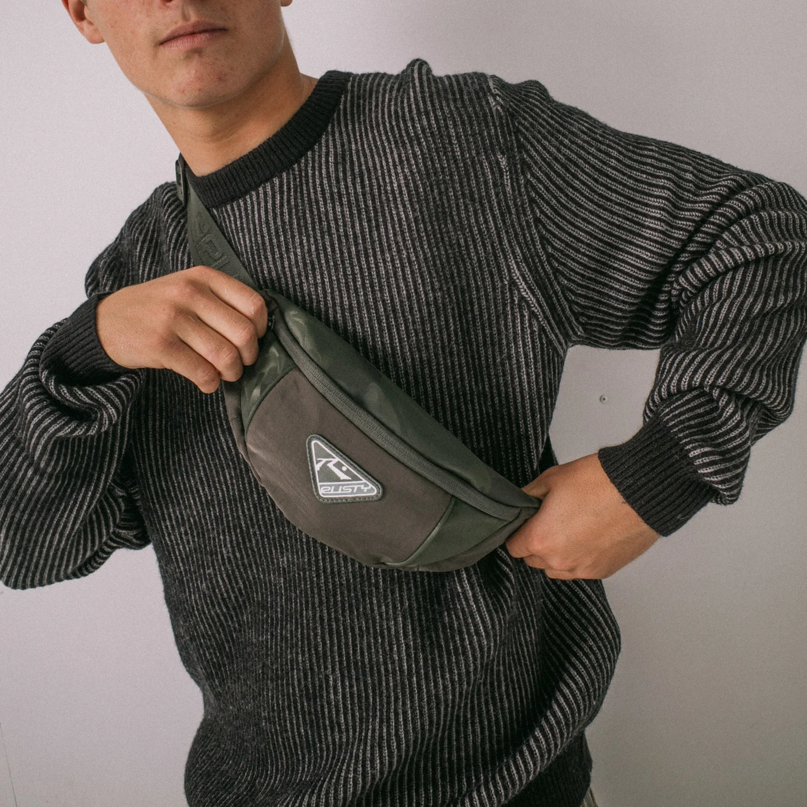 Bolso Rusty Trisector Crossbody Bag Shadow Army - Image 3