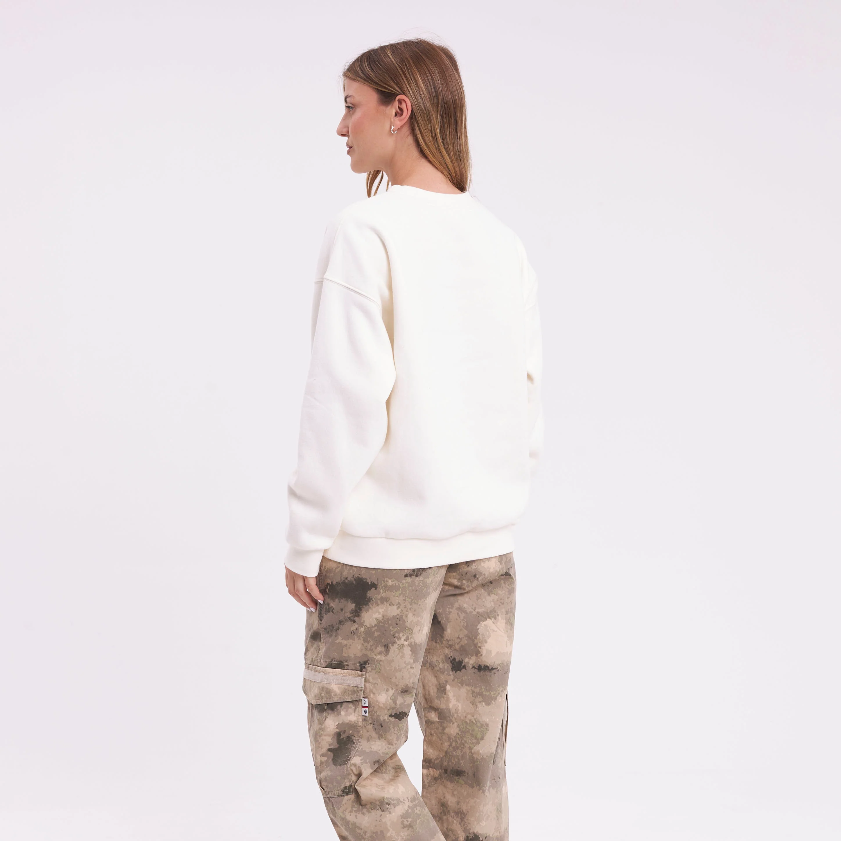 Buzo Rusty Feel Essentials Relaxed Crew Ld Egret - Image 3