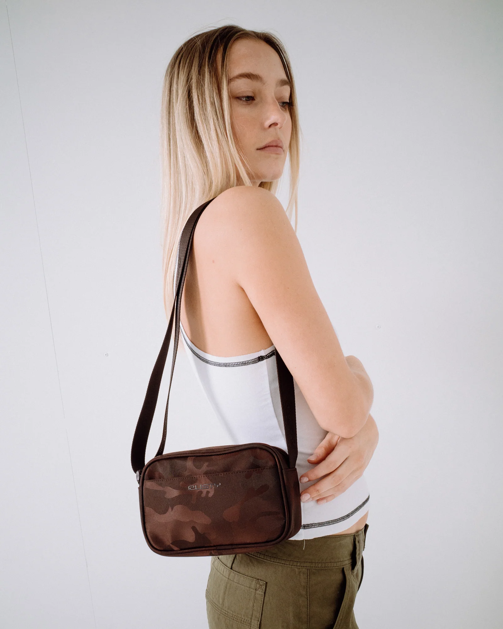 Cartera Rusty Stellar Nylon Camo Side Bag Java - Image 4