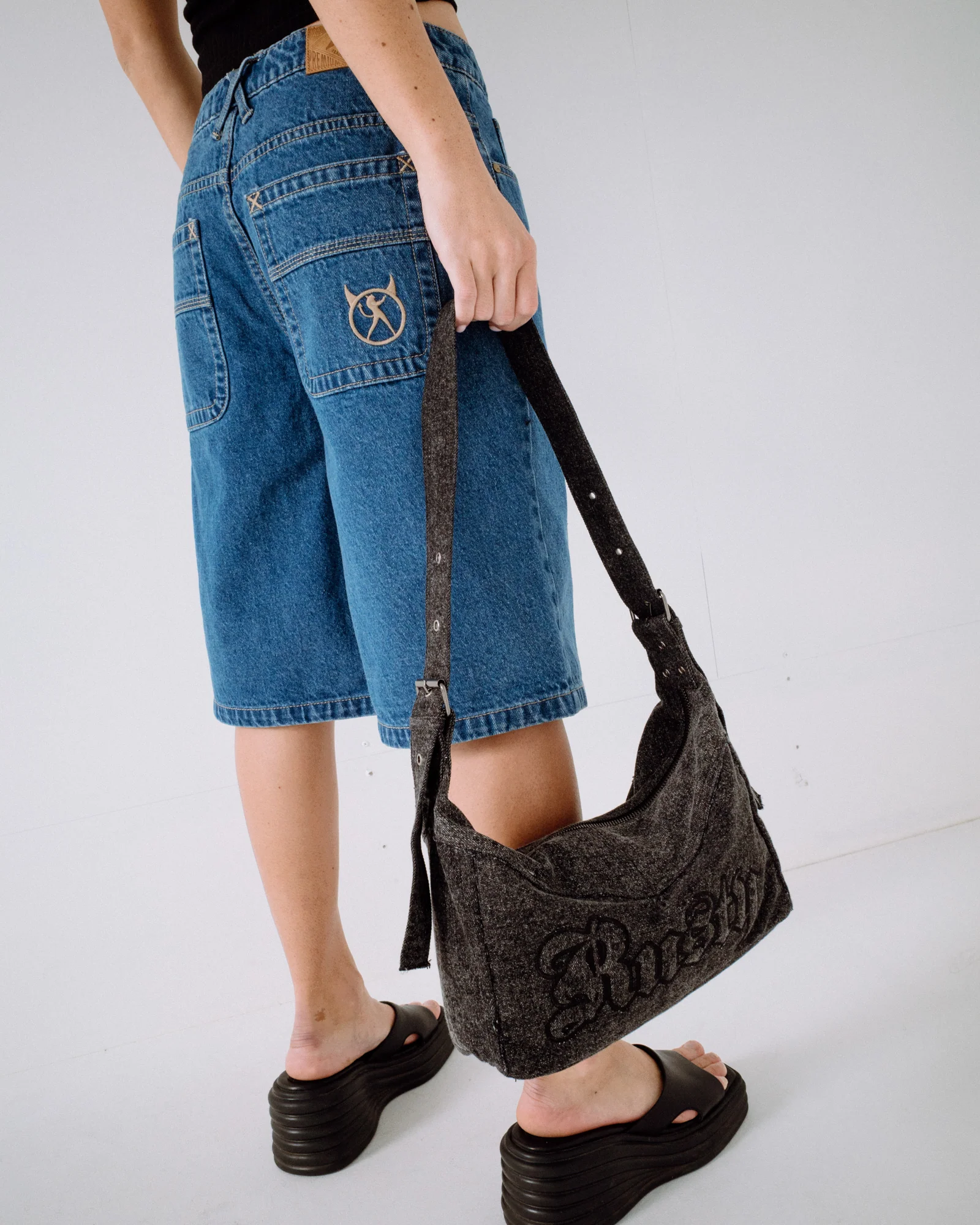 Cartera Rusty Roxanne Denim Shoulder Bag Washed Black - Image 7